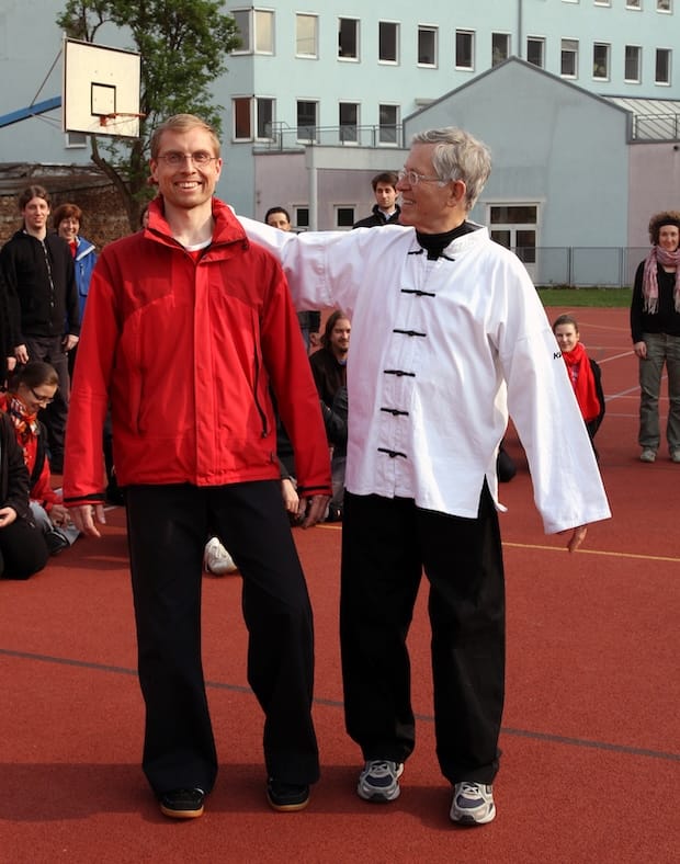 Optimale Aufrichtung im Gehen - Gerwin Heber und Shifu Oswald Elleberger